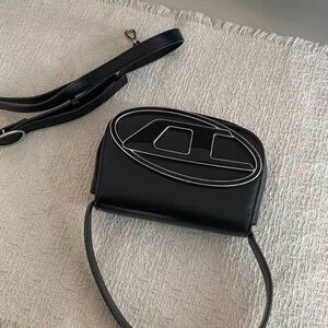 DIESEL black oval logo shoulder bag